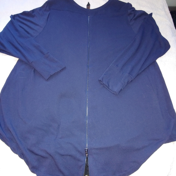 EUC Plus Size Melissa McCarthy Seven7 Blue Mixed Media Pleated Back Top – Size 2 - Picture 9 of 9